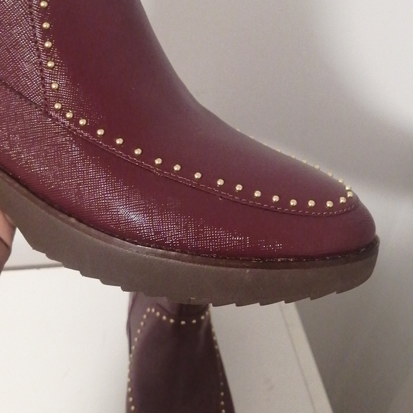 FitFlop Kinbey Microstud Patent Ankle Boots - Picture 4 of 11